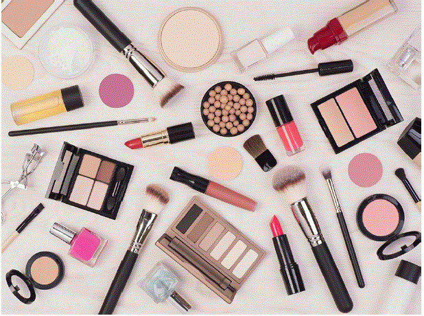 The Glow Edit: Redefining Natural Beauty with Makeup